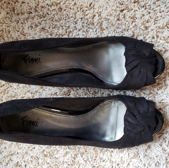 Fioni Black Open Toe Heels - Picture 2 of 5